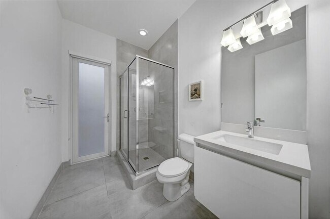 Building Photo - 10081 NW 75th Terrace