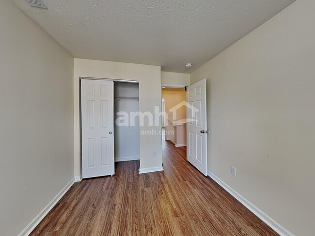 Building Photo - 1236 Saticoy Ct