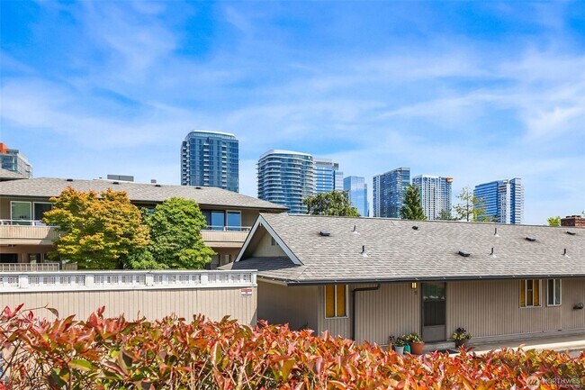 Building Photo - Top-Floor Downtown Bellevue Condo with Sunset Views