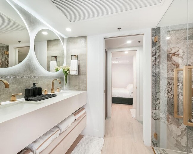 Building Photo - 100 Collins Ave