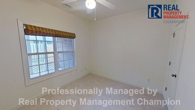 Building Photo - 3 BD/2.5 BA Townhouse w/Open Floorplan, Split Bedrooms and Garage