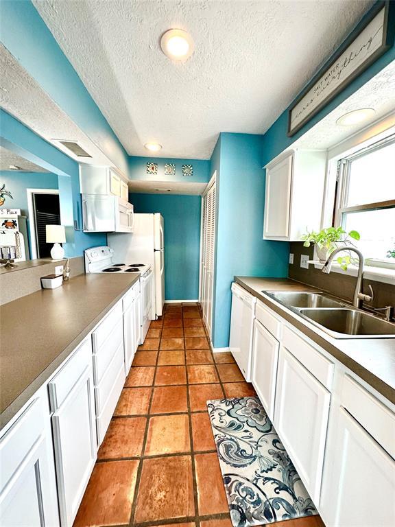 Building Photo - 500 Tiki Dr