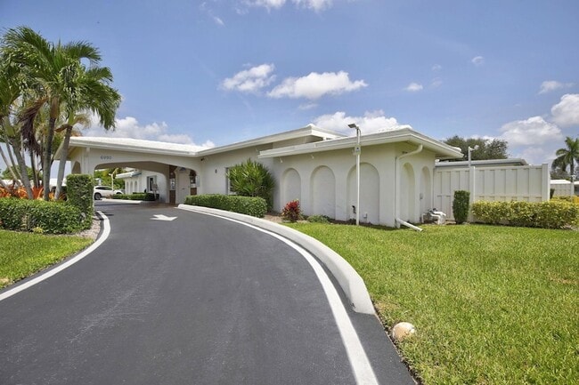 Building Photo - 6707 NW 70th St
