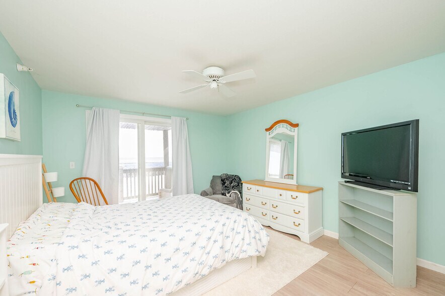 Building Photo - 790 York St