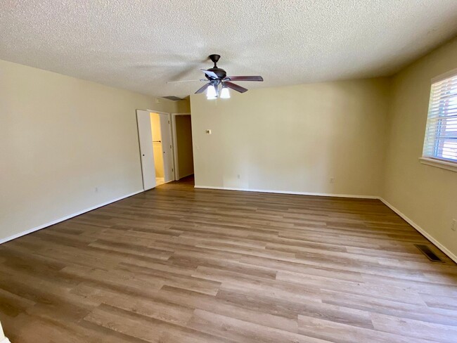 Building Photo - Quiet 2 Bed, 1 Bath in Edmond