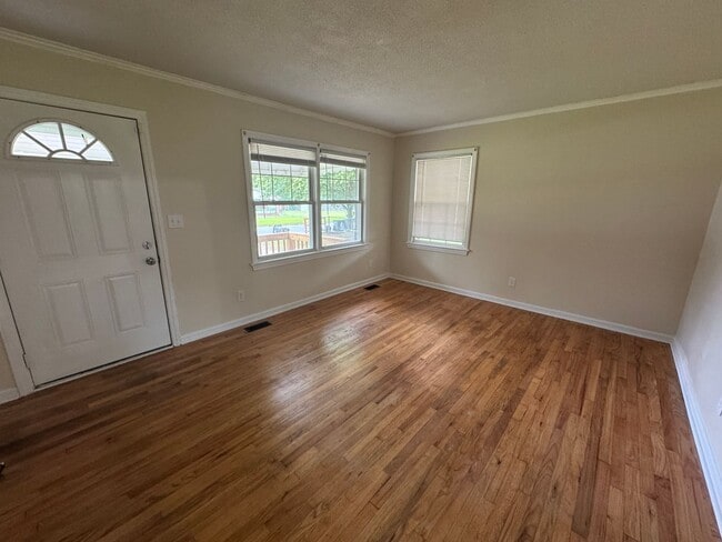 Building Photo - 3 Bedroom Brick Ranch with Carport and Lar...