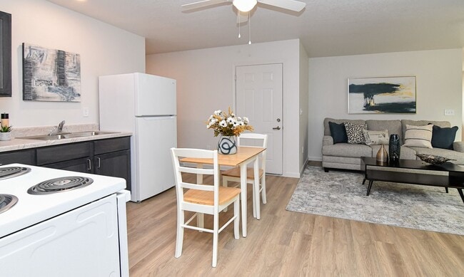 Building Photo - 3 Bedroom, Single-story Townhomes for rent...
