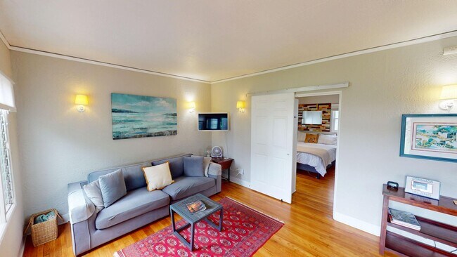 Building Photo - Furnished One Bedroom Available at Granada Court!