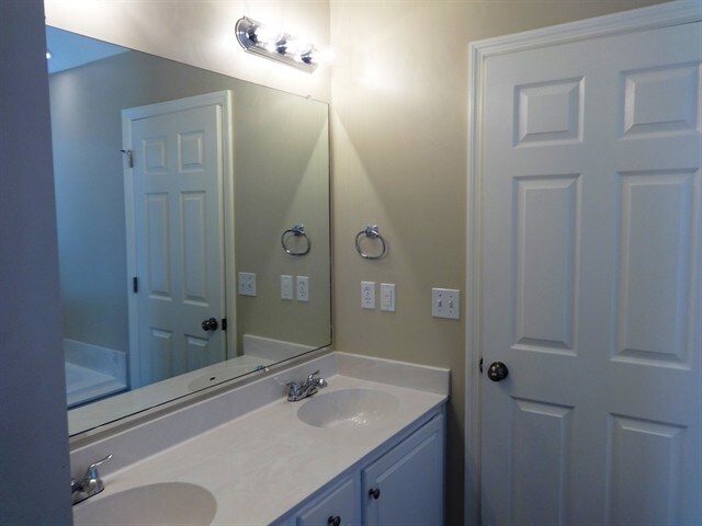 Building Photo - 1065 Cobblestone Blvd