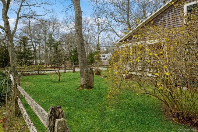 Building Photo - 229 Springville Rd