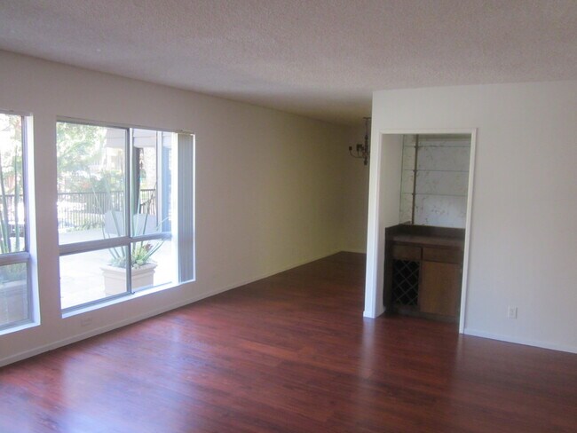 Building Photo - Winbury #104