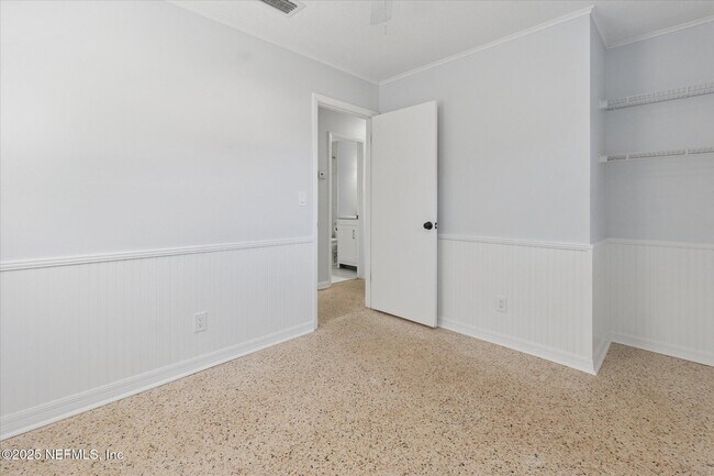 Building Photo - 863 Westgate Dr