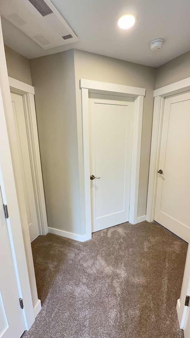 Building Photo - Chernishoff Seven Oak Luxury Duplex