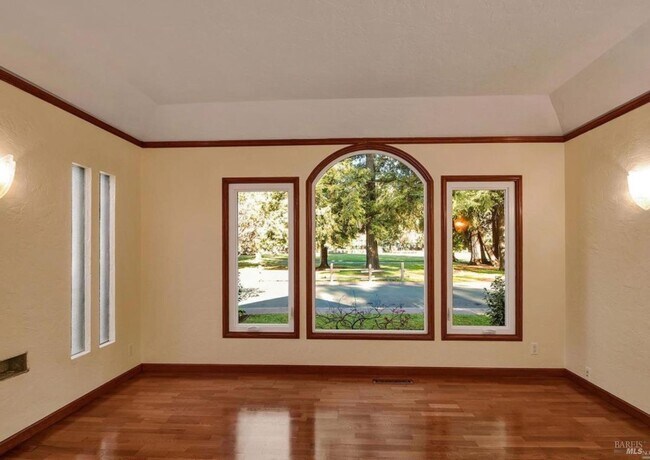 Building Photo - 520 Juilliard Park Dr