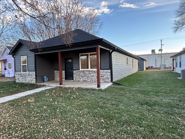 Building Photo - Stunning New Build in Central Manhattan! Available NOW!