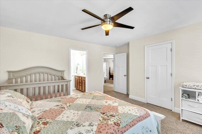 Building Photo - Gorgeous 4 Bed/2.5 Bath in Waterways Township!