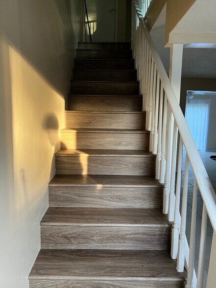 Building Photo - 2163 Alicia Dr