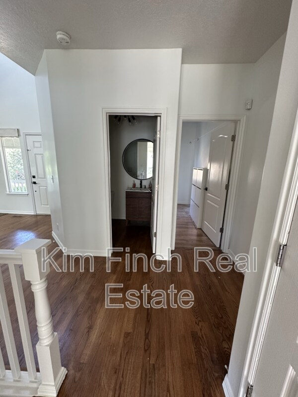Building Photo - 9820 Deep Creek Dr
