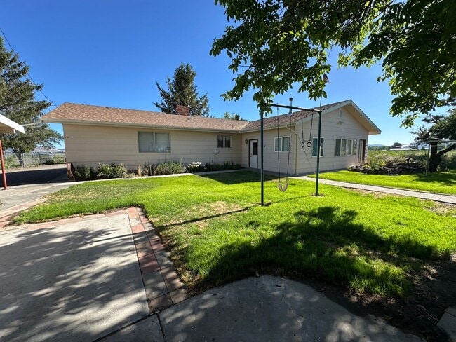 Building Photo - 5842 Henley Rd