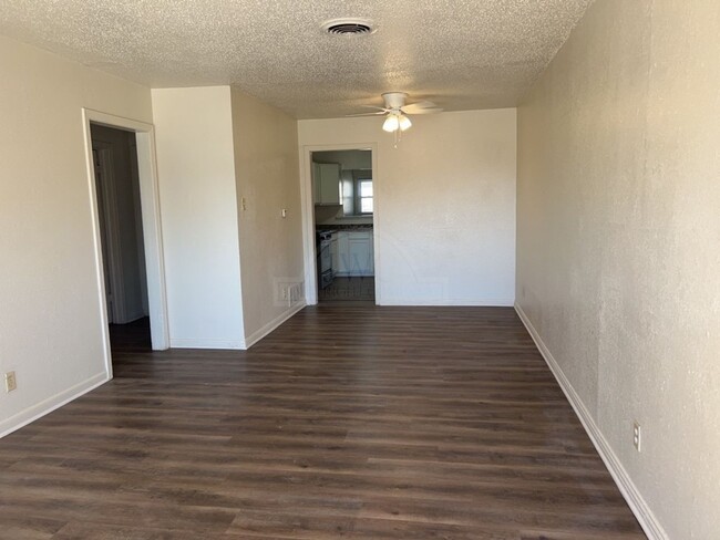 Building Photo - ***1st and 2nd Month: 2-weeks Free Rent***...