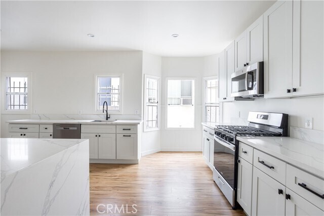 Building Photo - 740 S Stanley Ave