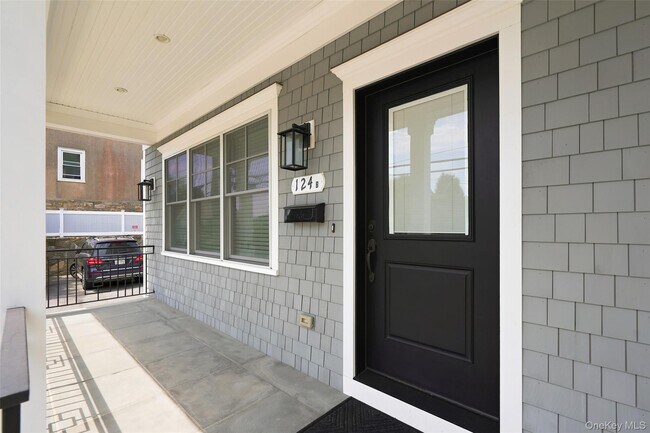 Building Photo - 124 Maple Ave