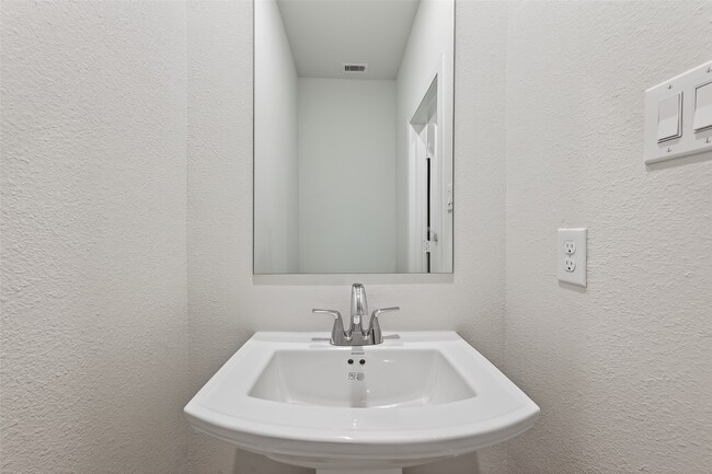 Building Photo - 3903 Flora Fld Dr