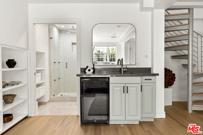 Building Photo - 8835 Betty Way