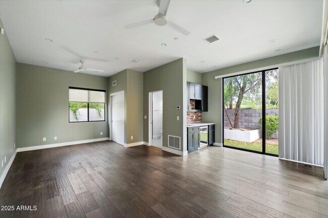 Building Photo - 4525 N 36th Way