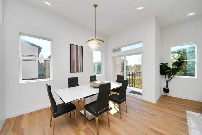 Building Photo - 1216 D E 34th St