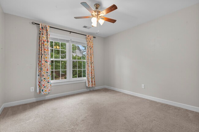 Building Photo - 101 Hollingwood Dr