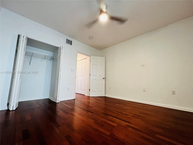 Building Photo - 2033 Calais Dr