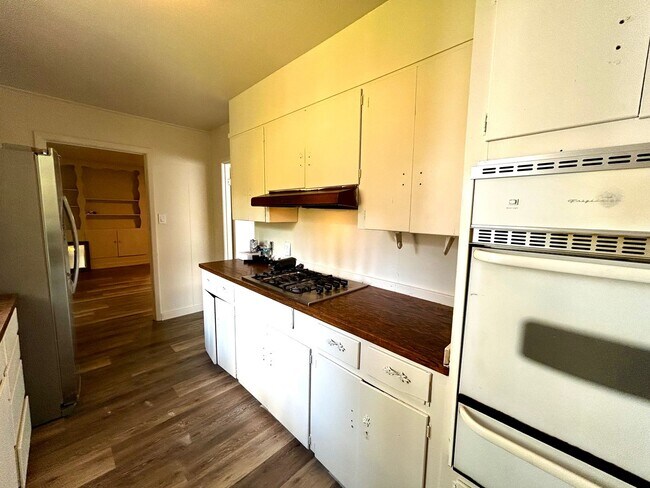 Building Photo - 3304 Tom Green St