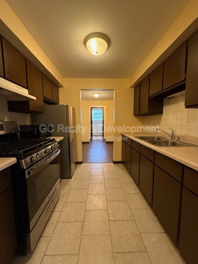 Building Photo - 386 Alles St