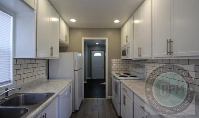 Building Photo - 3 Bed House in District 66!