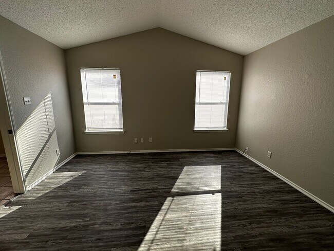 Building Photo - D.Schrager Properties2 (523 Cutty Trl)