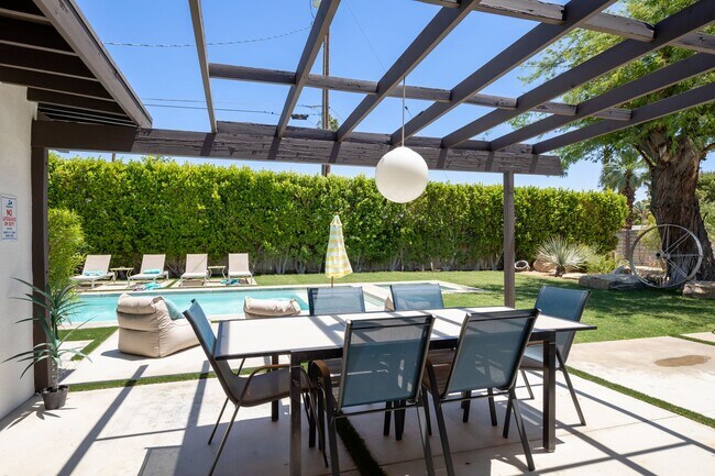 Building Photo - Luxury Mid Century Oasis in Palm Springs (Monthly Only - No Long Term)