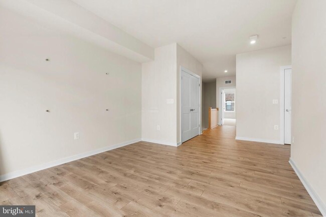 Building Photo - 44487 Wolfhound Sq