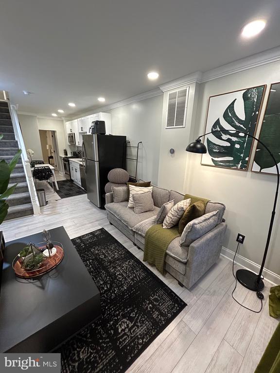 Building Photo - 616 S Rose St