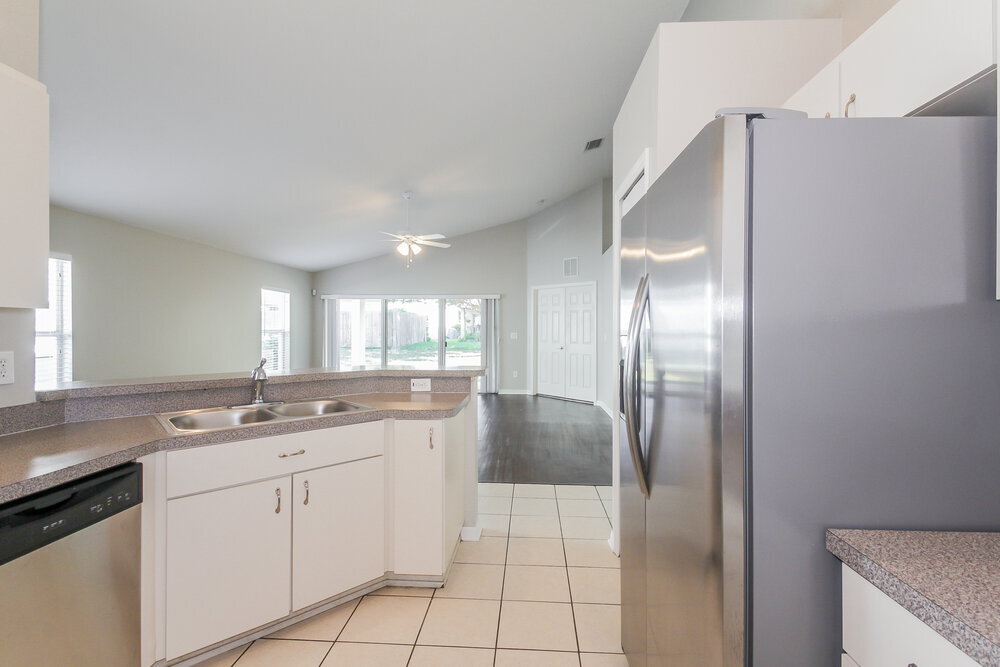 Building Photo - 11111 Newbridge Dr