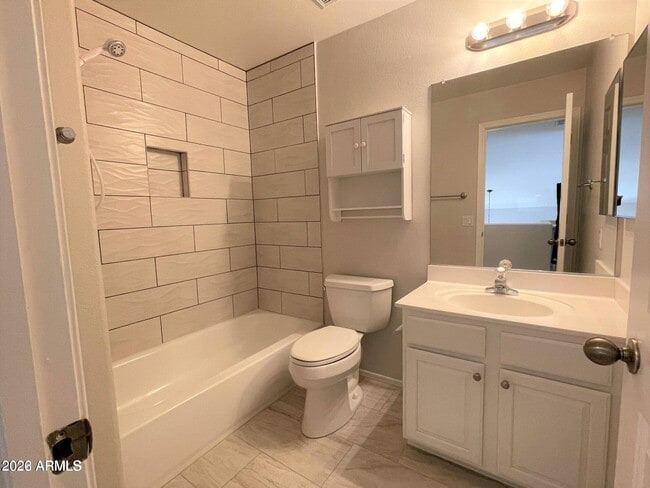 Building Photo - 4034 E Anderson Dr