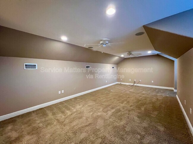 Building Photo - 2926 Greystone Dr