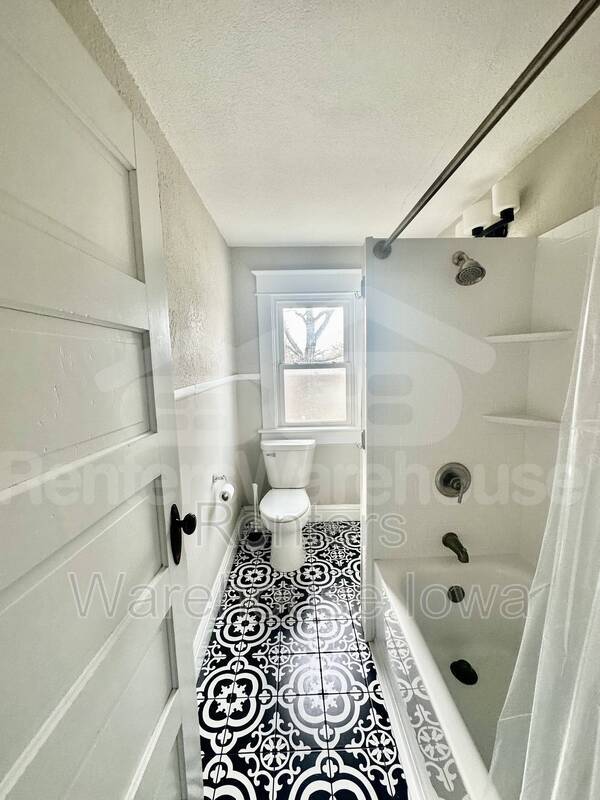 Building Photo - 3114 School St