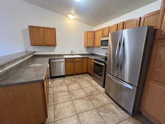 Kitchen - 492 Coronado Way