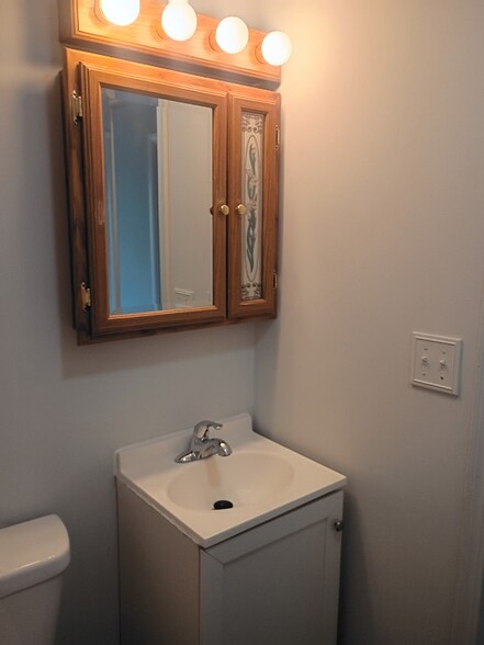 Building Photo - 106 N Mitchner Ave