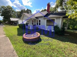 Building Photo - Charming 2-Bedroom Home in the Heart of Di...