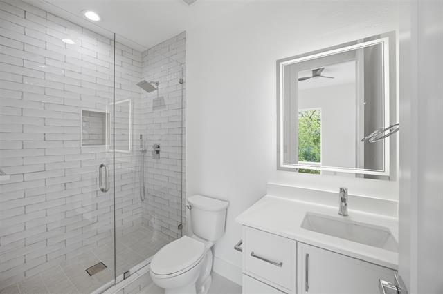 Building Photo - 4605 Belmont Ave