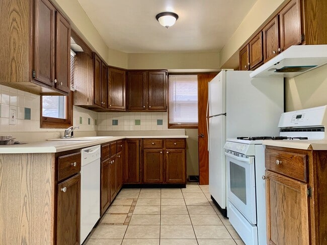 Building Photo - Three Bedroom Home in Kenowa Hills