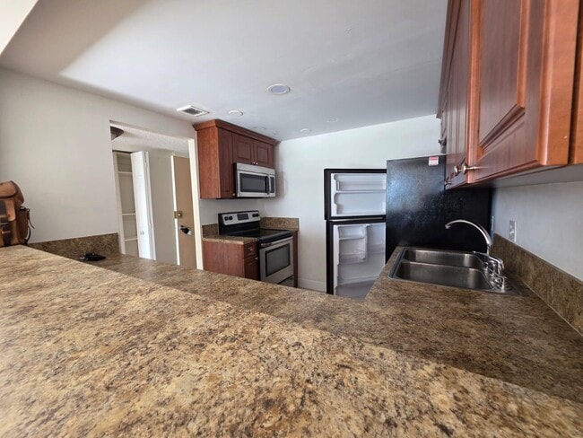 Building Photo - 470 Executive Center Dr