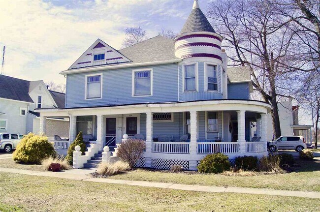 Building Photo - 304 S Lake St